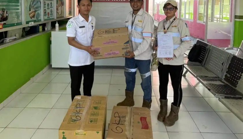 Penyerahan bantuan PMT melalui UPTD Puskesmas Roko Roko